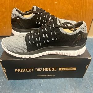 NWT Under Armour Speedform Slingshot sneaker